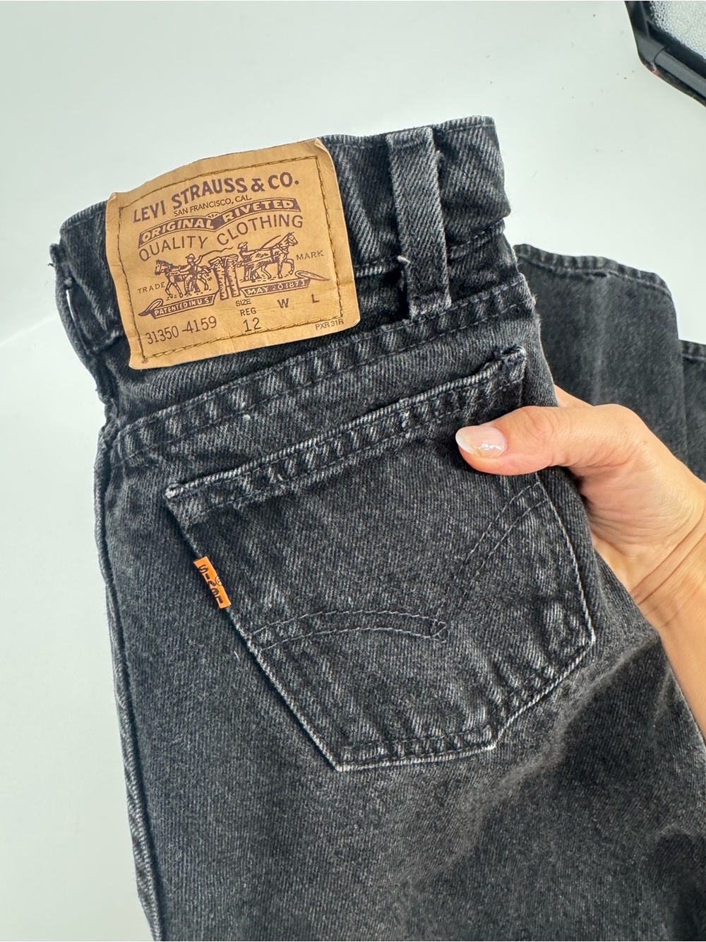 Vintage Levis Mom High Rise Tapered Leg Jeans Black Denim Comfy Classic